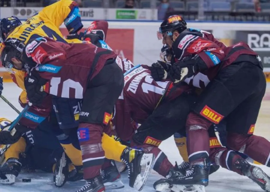 Sparta poprvé v nové sezóně extraligy vyhrála. Do O2 areny přišlo jen dva a půl tisíce diváků
