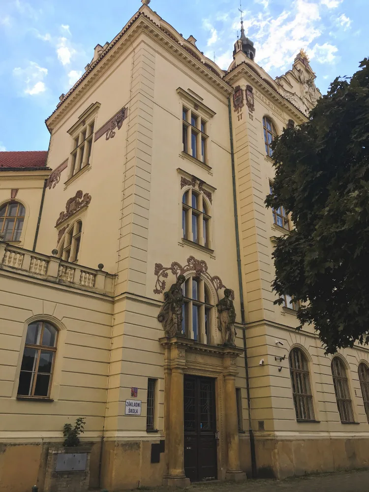 PRAŽSKÉ ŠKOLY: Základní a mateřská škola Lyčkovo náměstí