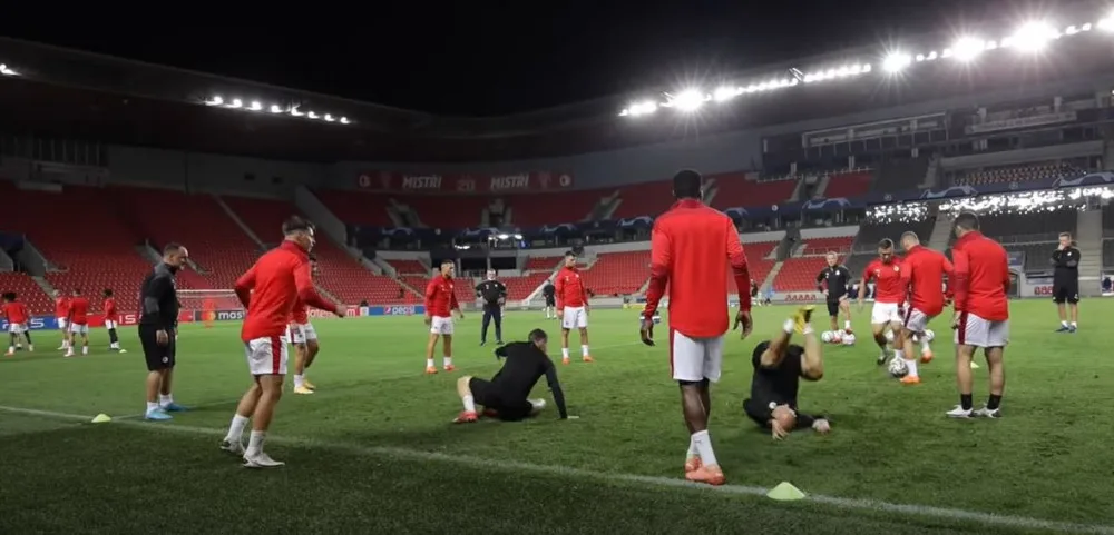 Slavia dnes zahájí boj o skupinu Ligy mistrů. Připravuje se na dánský Midtjylland
