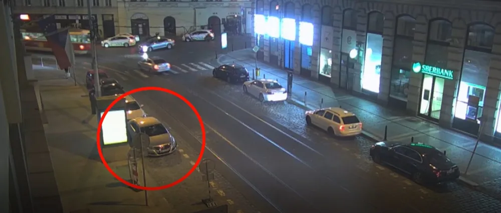 VIDEO: Řidič, který byl pod vlivem alkoholu, znovu nasedl do auta. Strážníci jej zastavili i podruhé