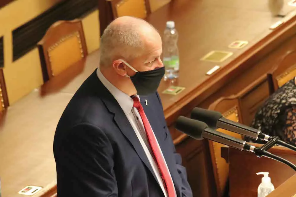 FOTO: Vláda schválila nouzový stav