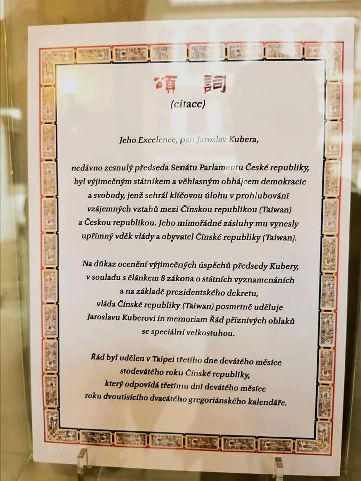 FOTO: Zesnulý Jaroslav Kubera má svou lavičku. Má symbolizovat svobodu a nezávislost