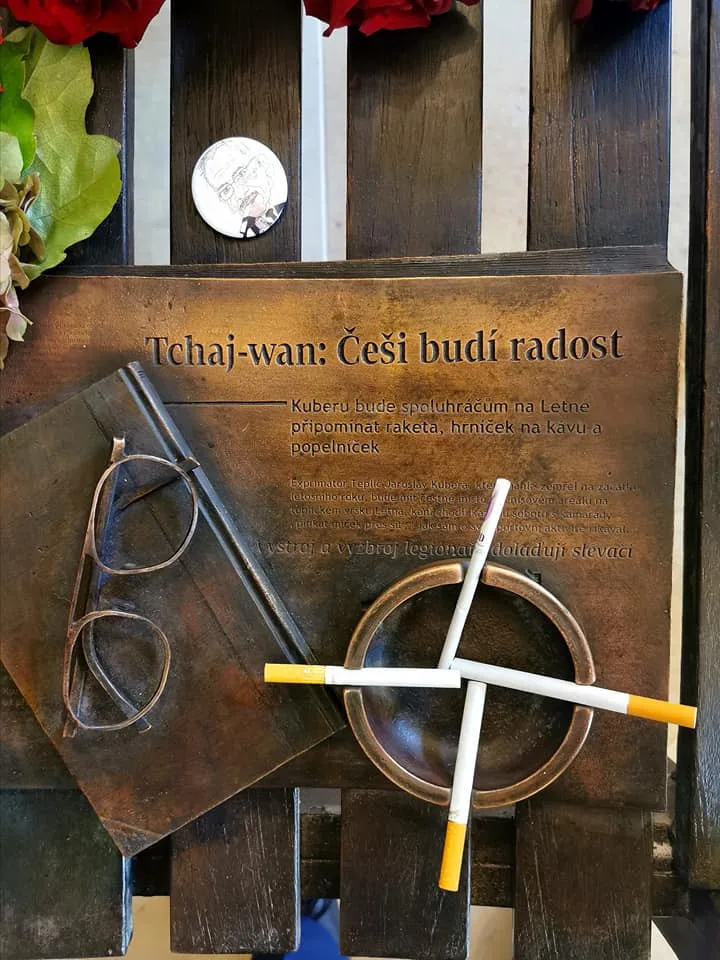 FOTO: Zesnulý Jaroslav Kubera má svou lavičku. Má symbolizovat svobodu a nezávislost