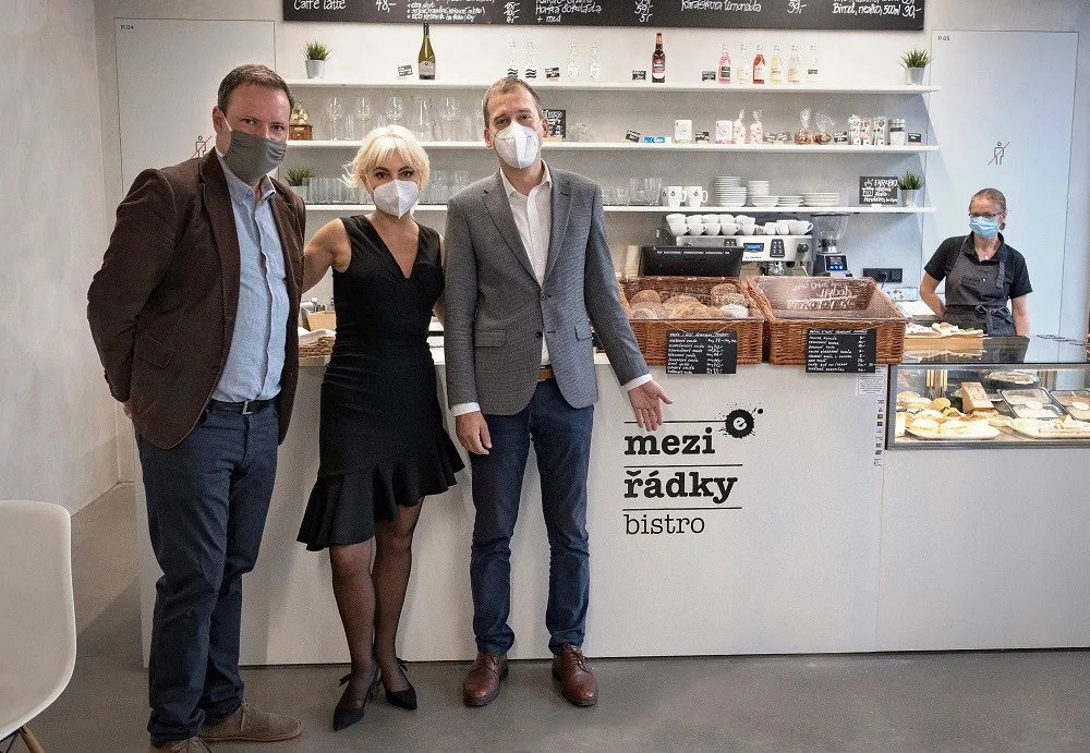 V budově nové radnice v Praze 7 otevřeli nové bistro. Zaměstnává lidi s hendikepem