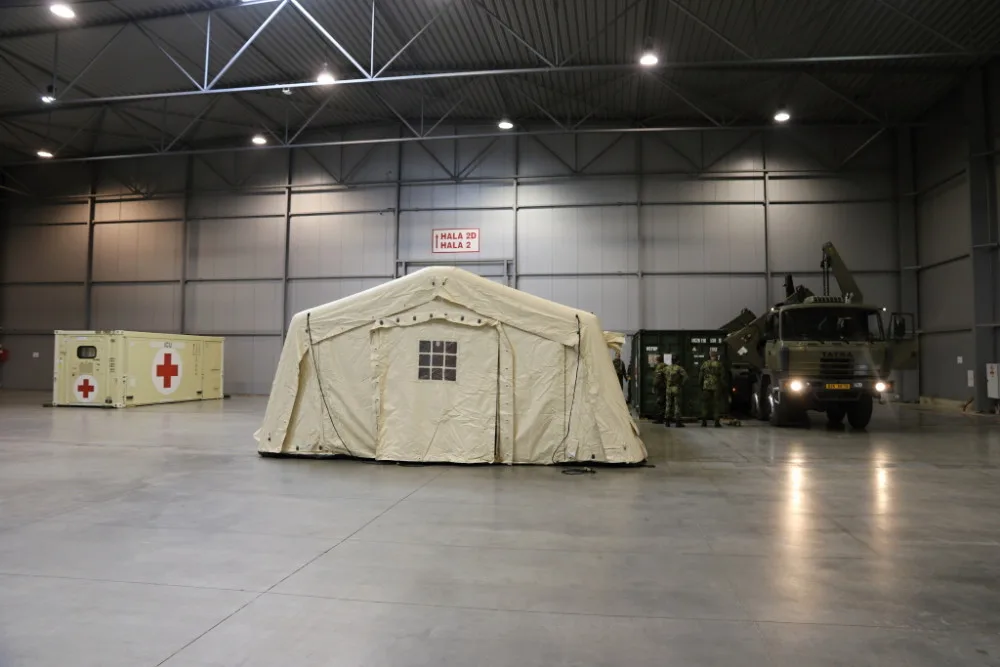 FOTO: Polní nemocnice v Letňanech bude sloužit k doléčení pacientů. Nabídne 500 lůžek