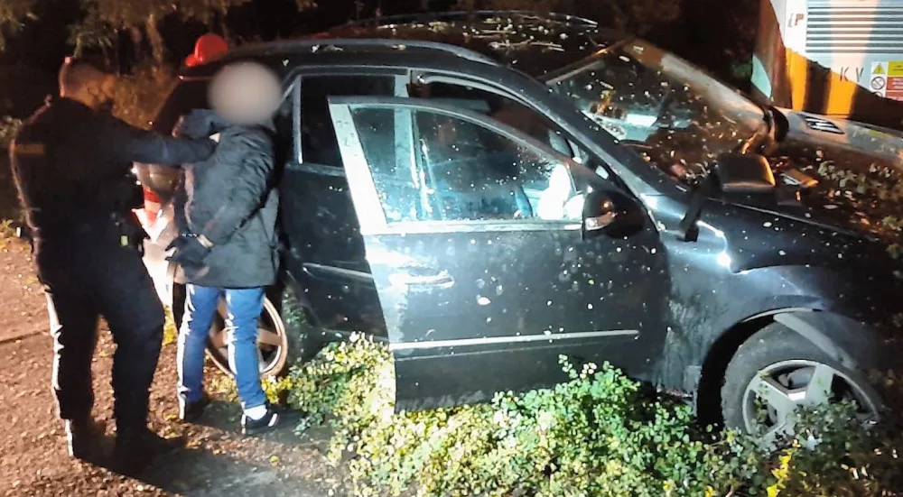 VIDEO: Muž ujížděl policii dvousetkilometrovou rychlostí po Jižní spojce. Skončilo to nehodou