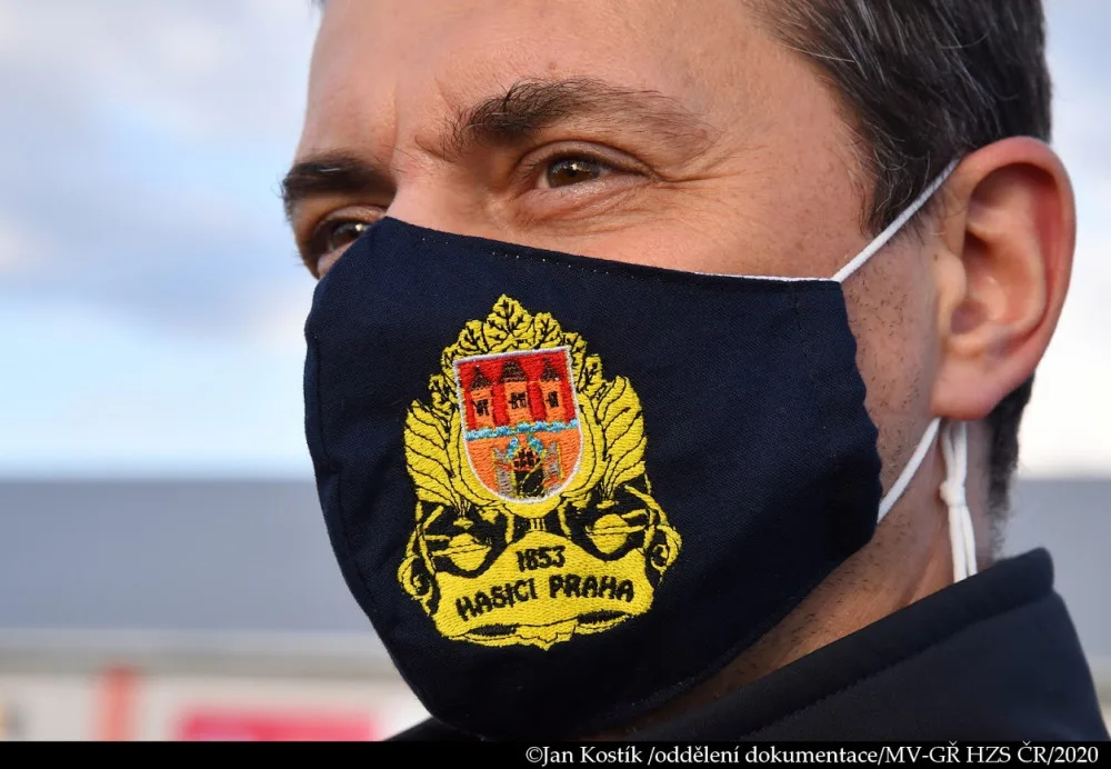 FOTO, VIDEO: Hasiči pomáhají v polní nemocnici v Letňanech