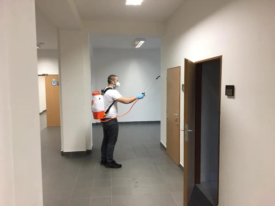 Půl hodiny péče a zničení virů na celé týdny. Česká firma zabezpečuje prostory unikátní polymerovou dezinfekcí