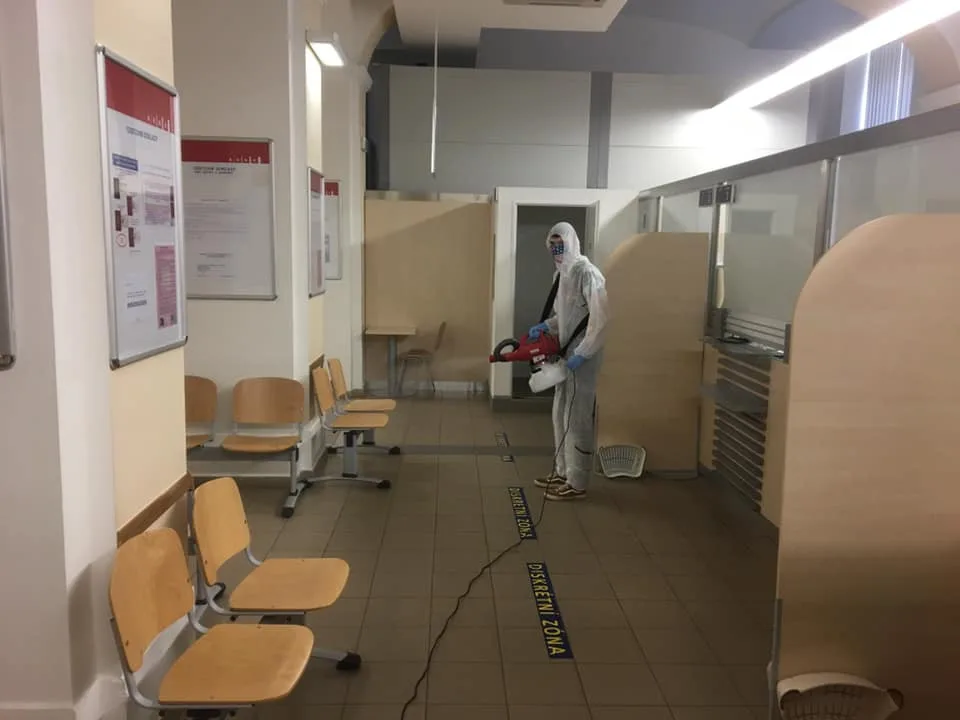 Půl hodiny péče a zničení virů na celé týdny. Česká firma zabezpečuje prostory unikátní polymerovou dezinfekcí