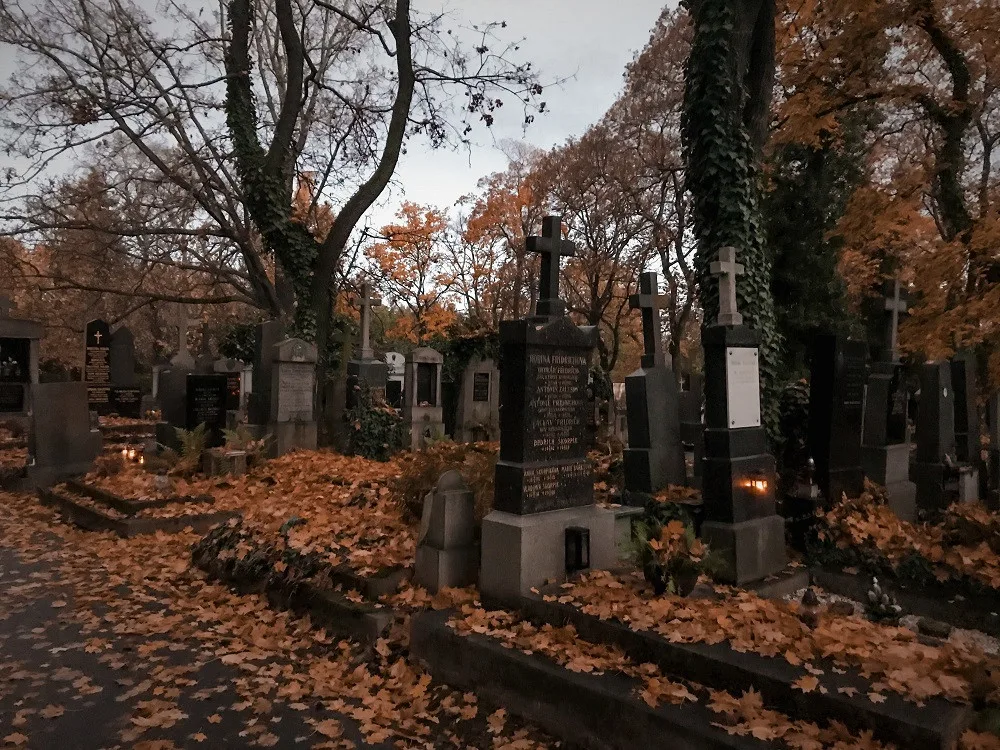 Obchody s dušičkovým zbožím dostaly výjimku a mohou prodávat i v neděli