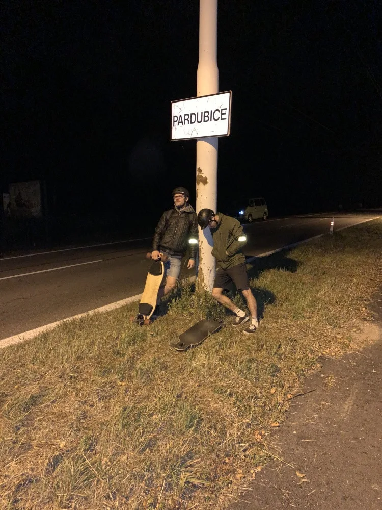 Na longboardech projeli celé Česko. Získali téměř půl miliónu korun pro malého Milánka