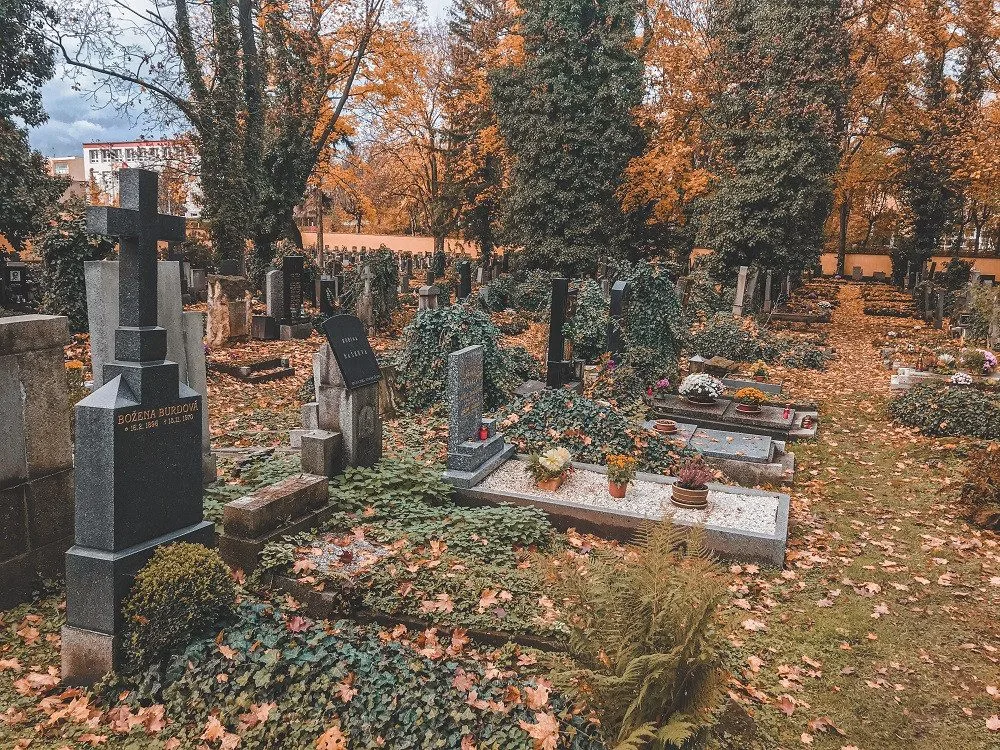 FOTO: Lidé dnes uctili Památku zesnulých