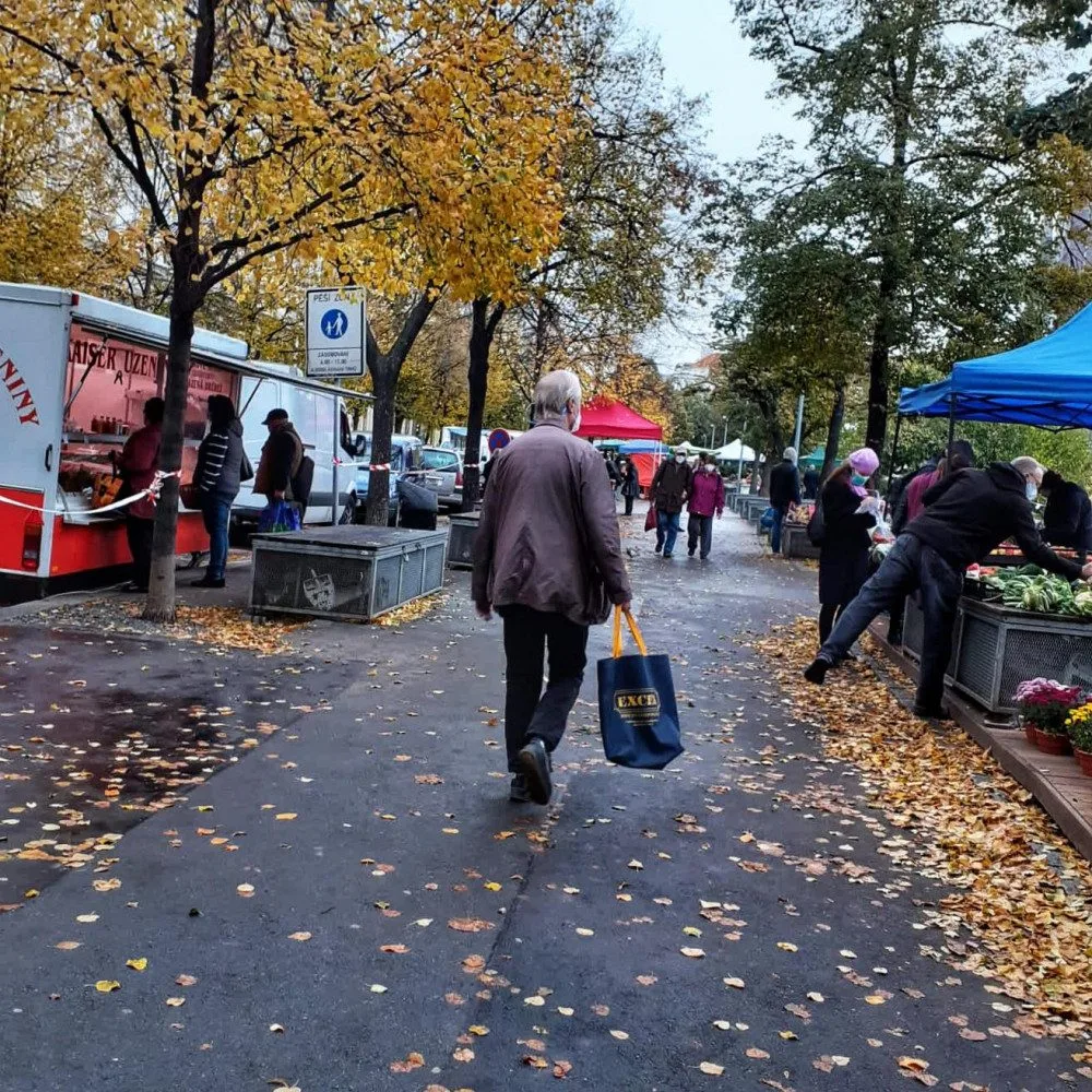 Farmářské trhy se budou na mnohých místech v Praze konat i nadále
