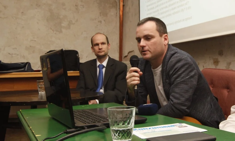 Proč je lepší věci opravovat než vyhazovat a jak fungují kazítka? Odpovídá zakladatel Opravárny Jan Charvát
