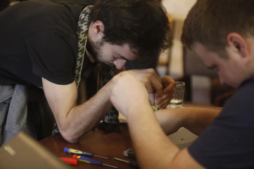 Proč je lepší věci opravovat než vyhazovat a jak fungují kazítka? Odpovídá zakladatel Opravárny Jan Charvát