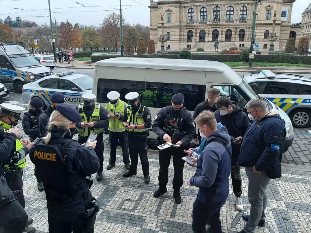 AKTUÁLNĚ: Anonym nahlásil bombu v centru Prahy. Policie místo evakuovala