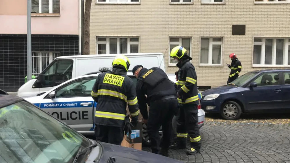 Těhotná žena v Praze hrozila, že skočí ze čtvrtého patra. Život jí zachránil vyjednavač