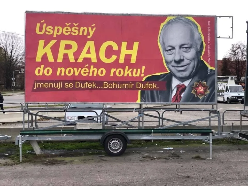 Odborář Dufek jako komunistický pohlavár. Flusnul nám do ksichtu, říká autor billboardů