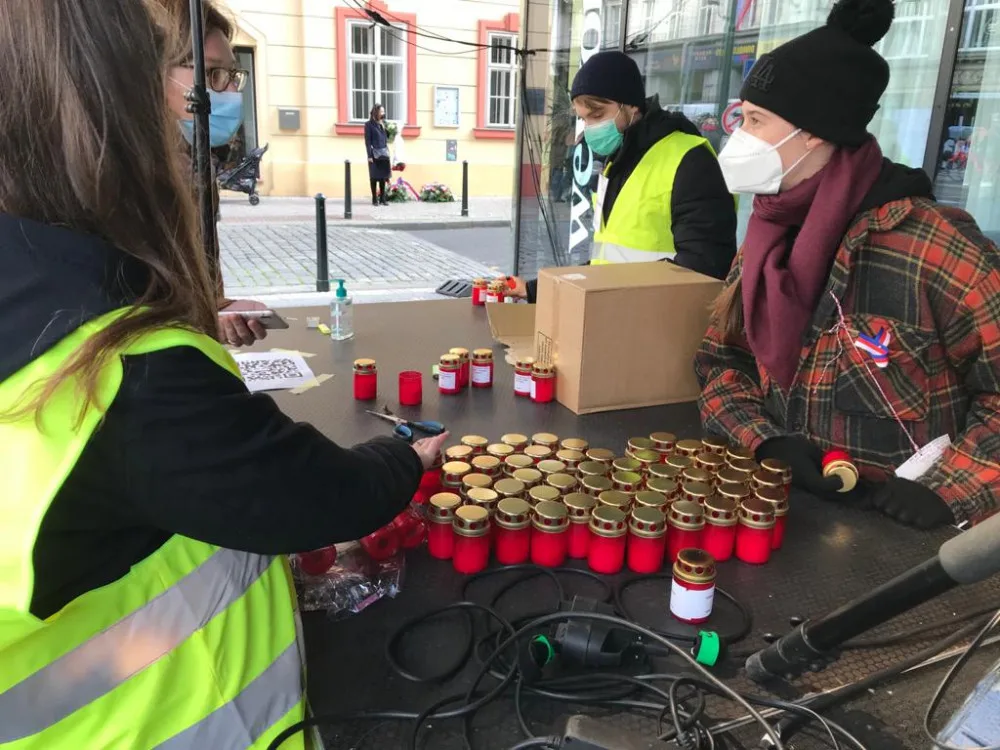 FOTO, VIDEO: Podívejte se, jak v Praze probíhají oslavy Dne boje za svobodu a demokracii