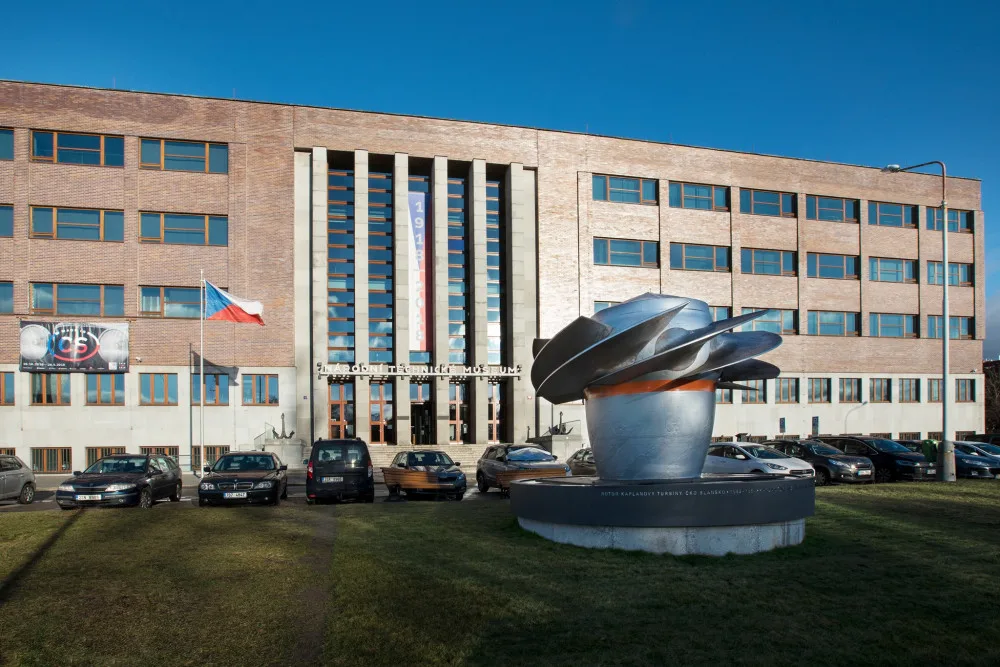 Národní technické muzeum je možné navštívit alespoň na dálku