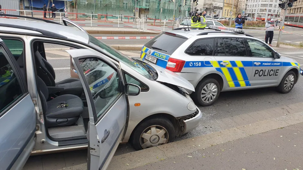FOTO, VIDEO: Střelba v Praze. Policisté včera stříleli po ujíždějícím autě