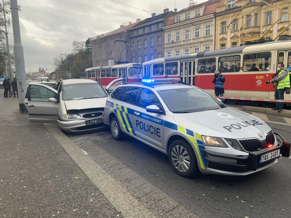 FOTO, VIDEO: Střelba v Praze. Policisté včera stříleli po ujíždějícím autě