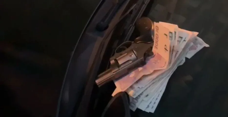 VIDEO: Policisté zastavili během dvou dnů dvě auta plná drog. Našli i pistoli
