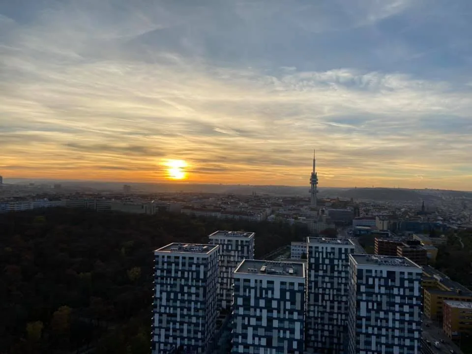 ANKETA: Arogantní obludnost, nebo poetický maják? Před 35 lety začala stavba Žižkovské věže
