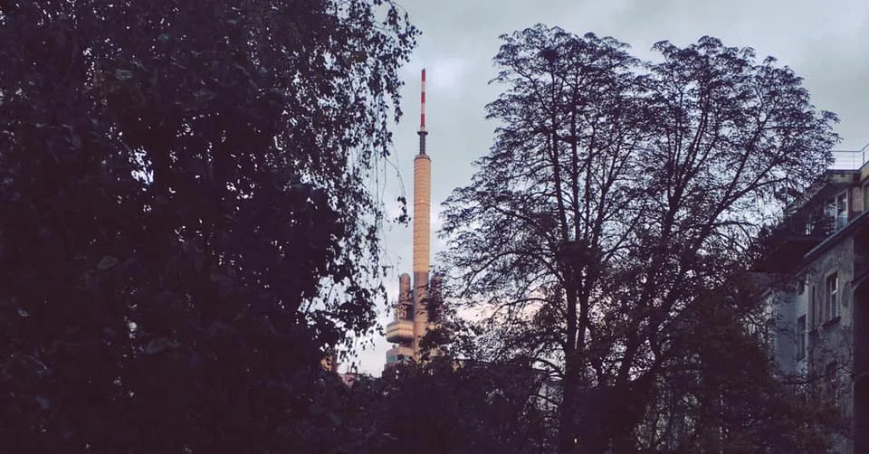 ANKETA: Arogantní obludnost, nebo poetický maják? Před 35 lety začala stavba Žižkovské věže