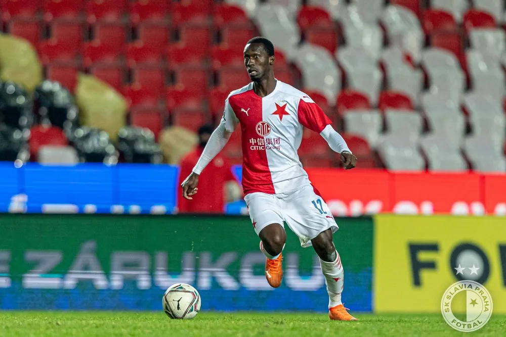 Slavia remizovala s Brnem 1:1. Ligu vede už jen o dva body