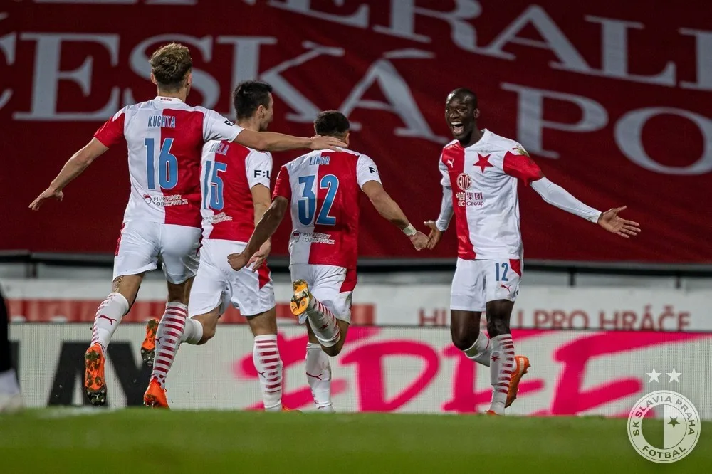 Pohádka jménem Sima pokračuje. Slavia v derby porazila Spartu 3:0 a ligu vede o pět bodů