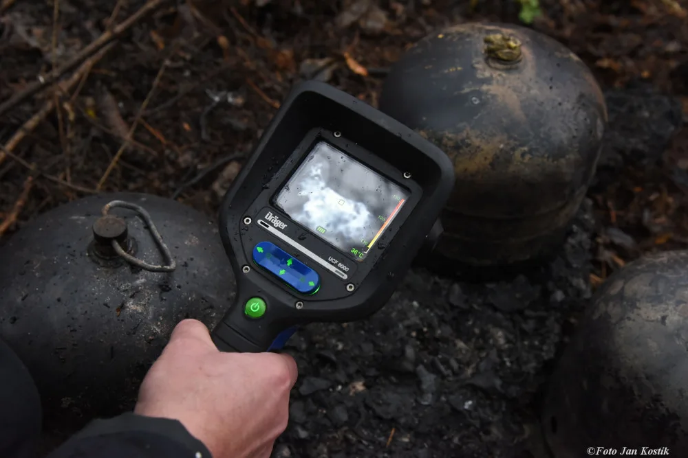 FOTO: Hasiči objevili při dnešním požáru v Praze torzo lidského těla
