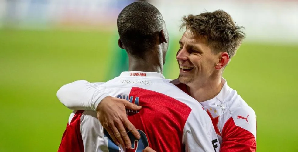 Vršovické derby vyhrála Slavia. U obou gólů byl devatenáctiletý Sima