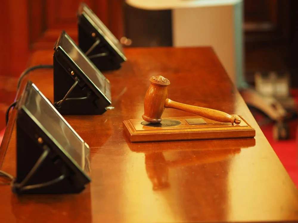Muž předstíral 12 let retardaci a pobíral invalidní důchod. Půjde na čtyři roky do vězení