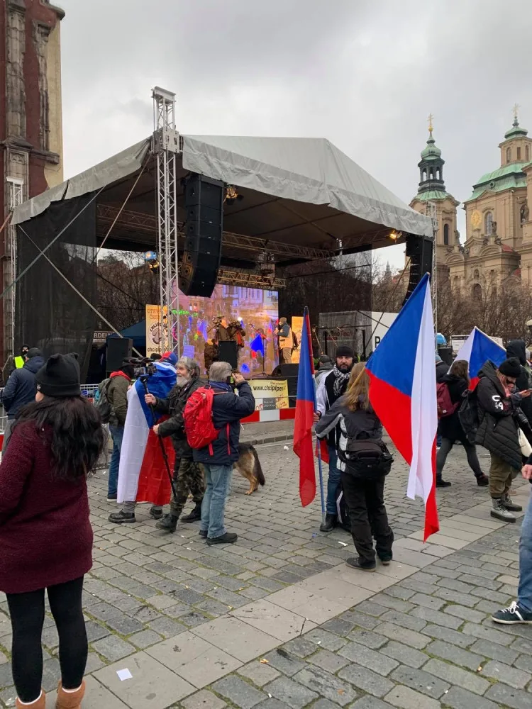 FOTO: V centru Prahy demonstrovaly tři tisíce lidí proti vládním opatřením