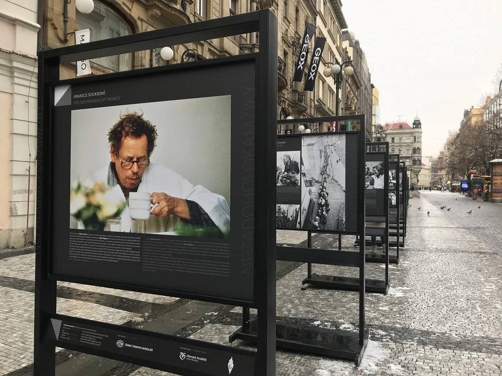 FOTO: Venkovní výstava Nežádoucí okamžiky je zaměřená na cenzuru novinářských snímků