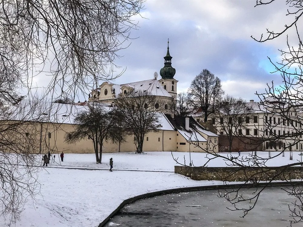 Břevnovský klášter je nejstarší mužský klášter na našem území a také nejstarší místo, kde se vařilo pivo
