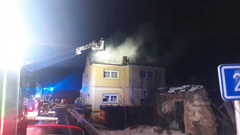 FOTO, VIDEO: V Praze hořel dům. Obyvatelé museli vyhledat náhradní ubytování