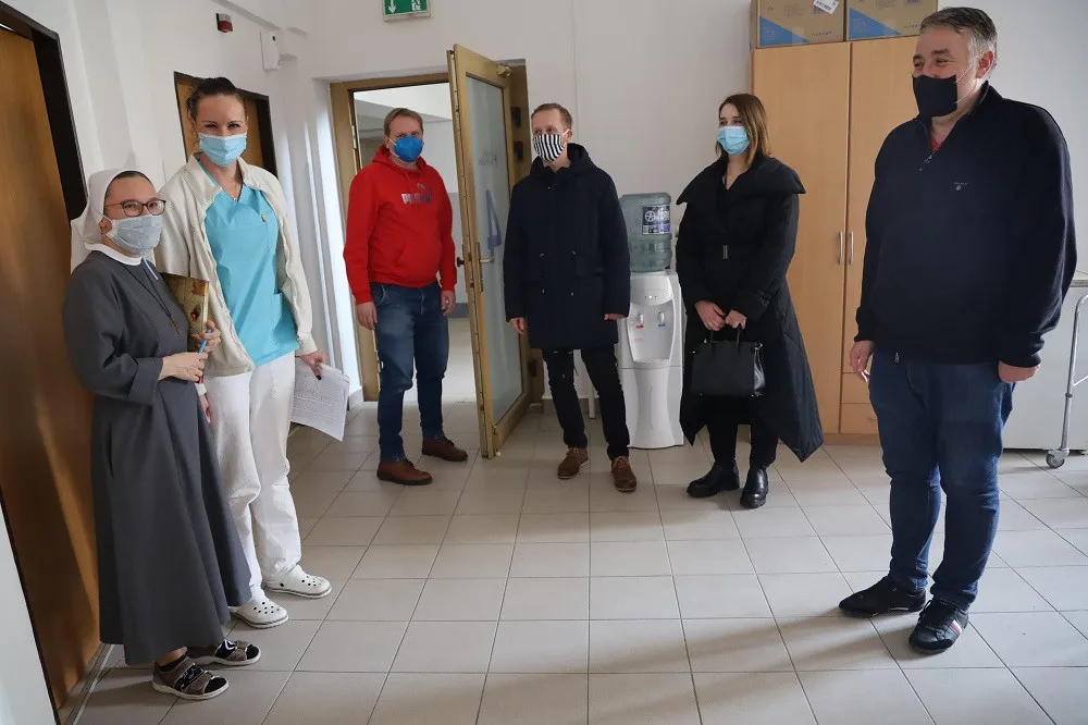 Nemocnice Sv. Kříže v Praze 3 může okamžitě očkovat. Nyní žádá o vakcíny