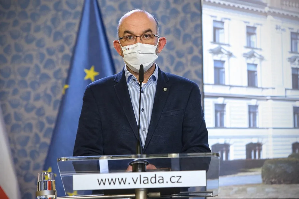Blatný má do dvou týdnů skončit jako ministr. Ve hře je Prymula nebo Babiš