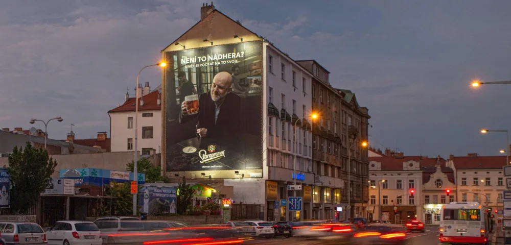 Magistrát pokračuje v regulaci reklamy, menší podnikatelé se cítí poškozeni