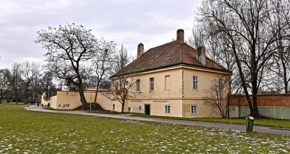 FOTO: Rybářský domeček na Kampě ožije. Nejspíš připadne Skautskému institutu