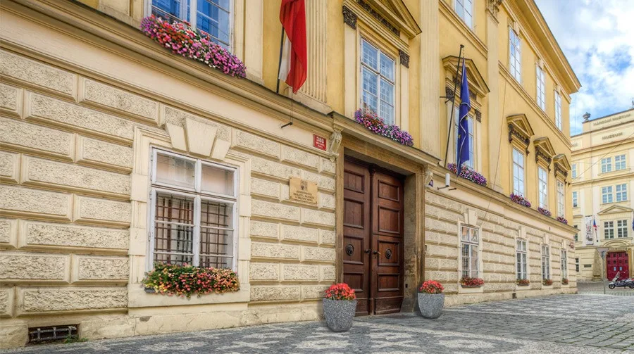 Studenti dnes položí před ministerstvo školství svíčky jako nesouhlas proti navrženým úpravám maturit