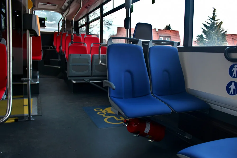 FOTO: Na severovýchodě Prahy se cestující svezou novými autobusy