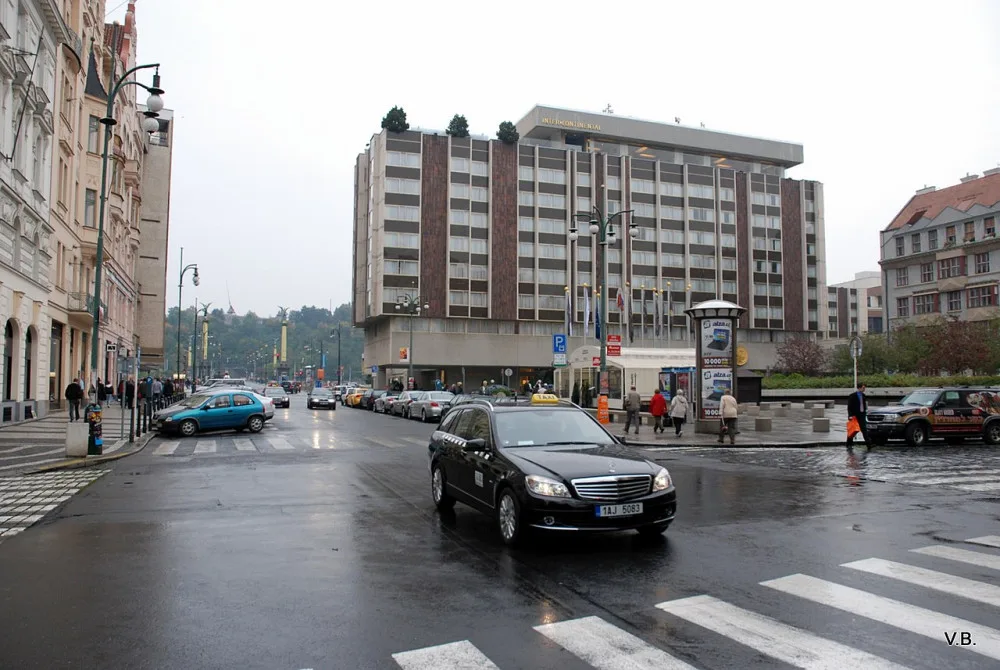 Červená pro stavbu u hotelu Intercontinental. Pražští radní nesouhlasí se stavbou na náměstí Miloše Formana