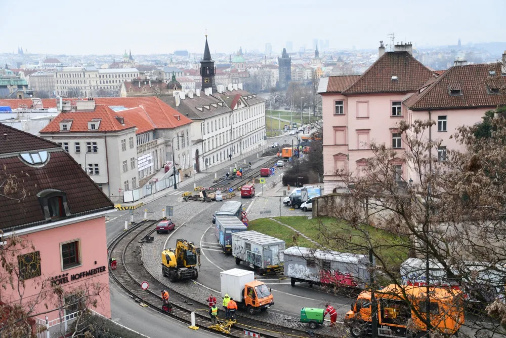 Pražský dopravní podnik letos na jaře opraví tramvajové tratě. Vybudovat chce taky novou smyčku