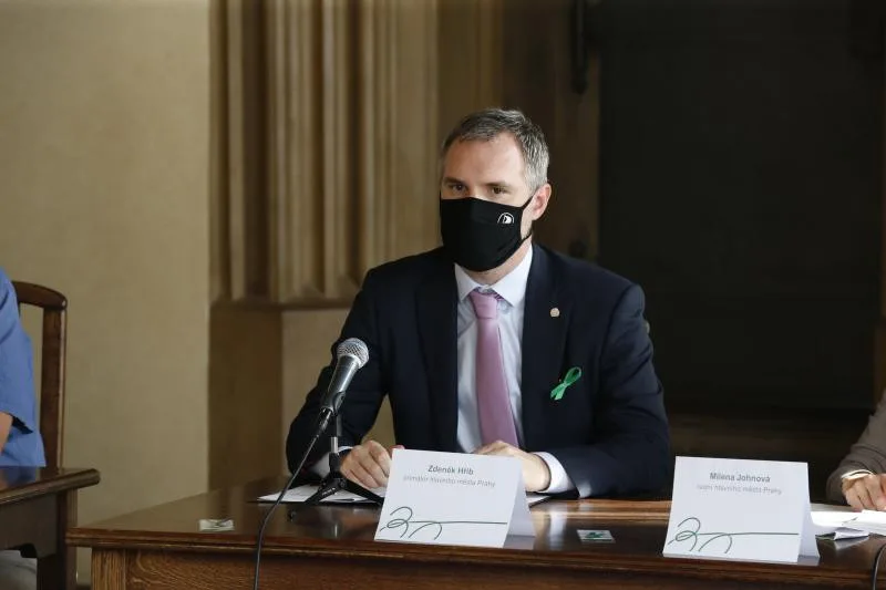 Primátor Hřib byl proti žádosti hejtmanů ohledně nouzového stavu. Nakonec ji podpořil