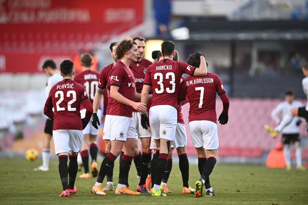 Sparta porazila Karvinou 4:3. Výhru zařídil hattrickem Karlsson