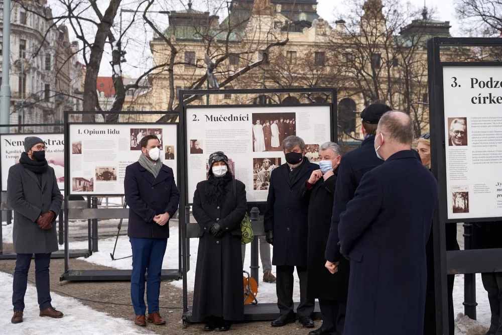 Venkovní výstava na náměstí Míru připomíná založení Visegrádské skupiny před 30 lety