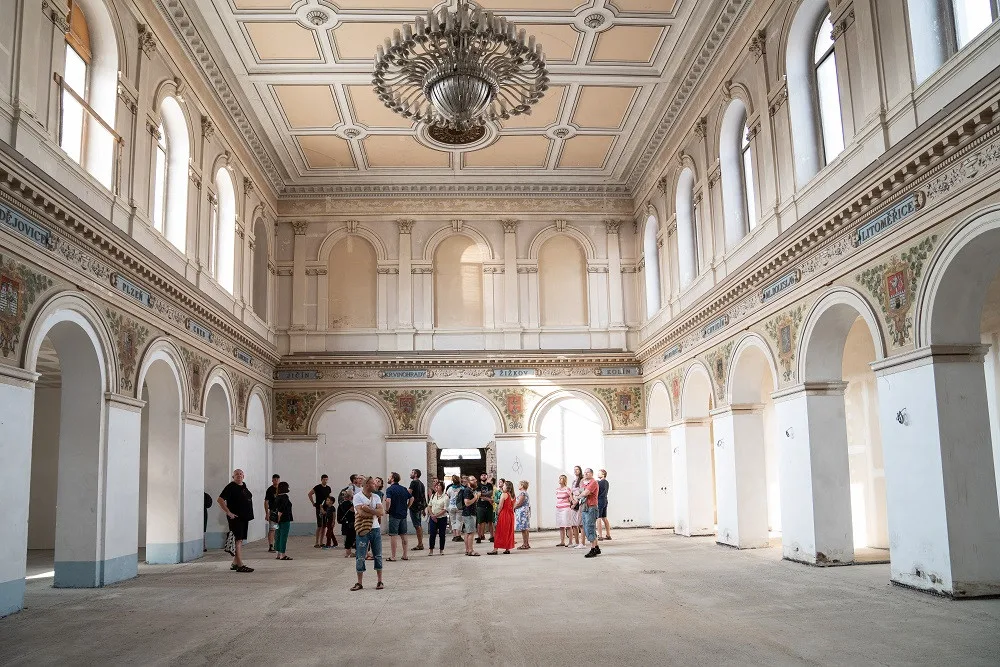 Budovu Burzy v areálu Pražské tržnice v Holešovicích čeká rekonstrukce. Bude opět sloužit jako restaurace